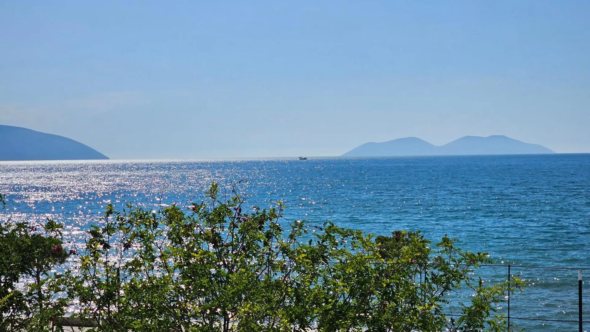 The Grandparent'S Apartment Vlore
